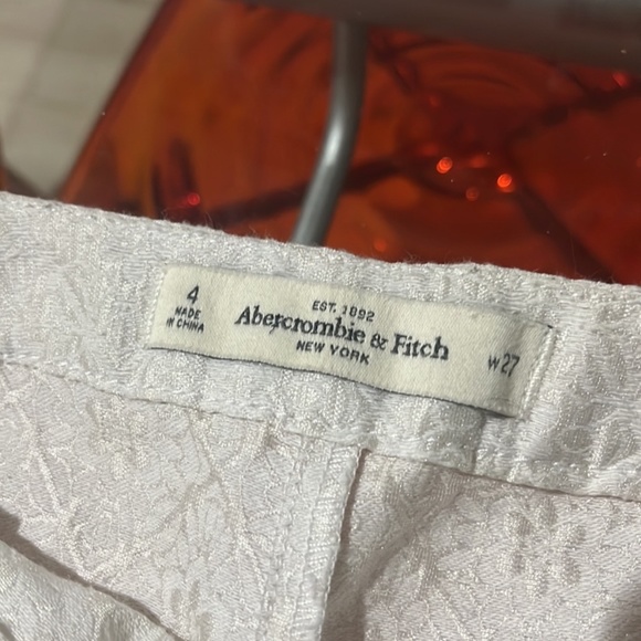 White Jacquard Shorts - USA w27 - Picture 3 of 5